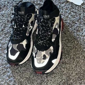 Snkr protect size 12